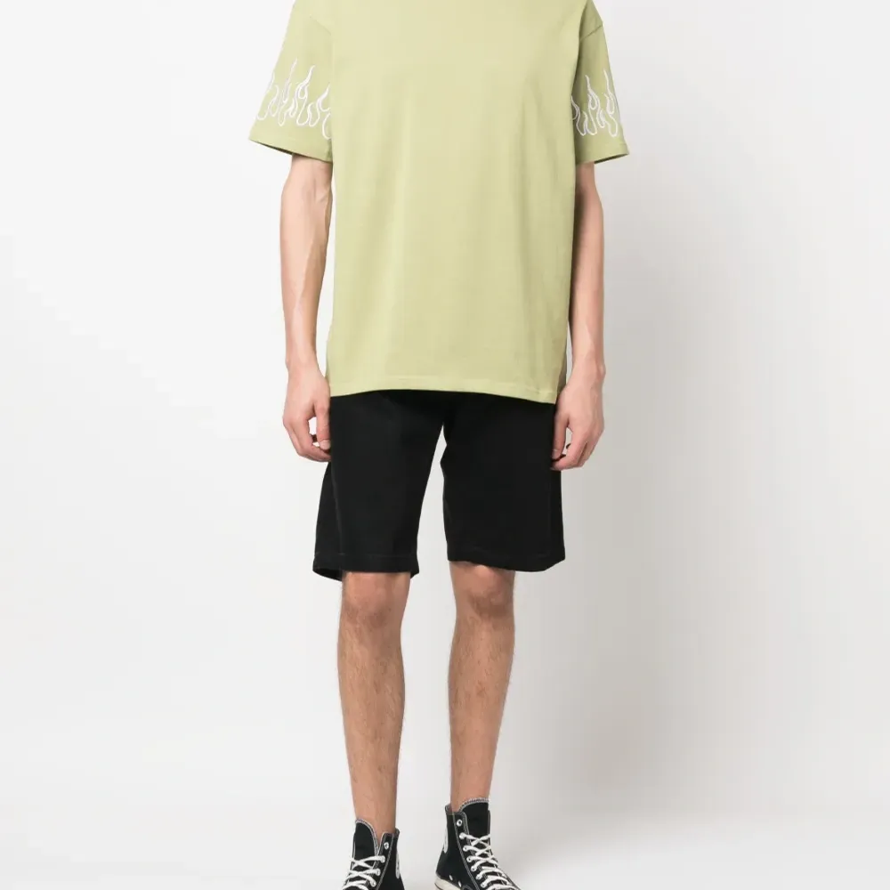 Футболка с вышивкой