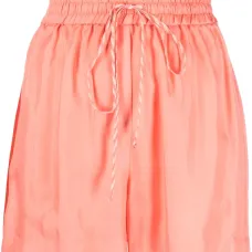 Короткие шорты с завышенной талией