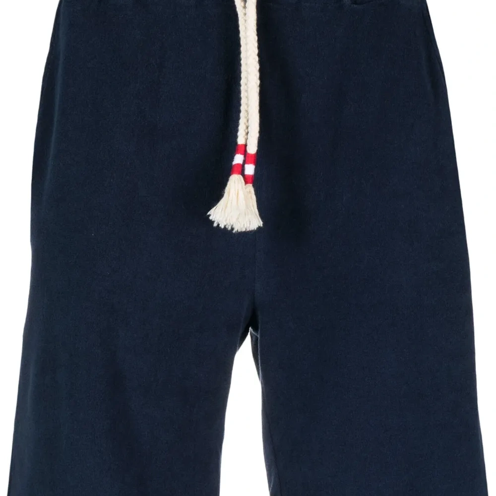 Спортивные шорты с вышитым логотипом