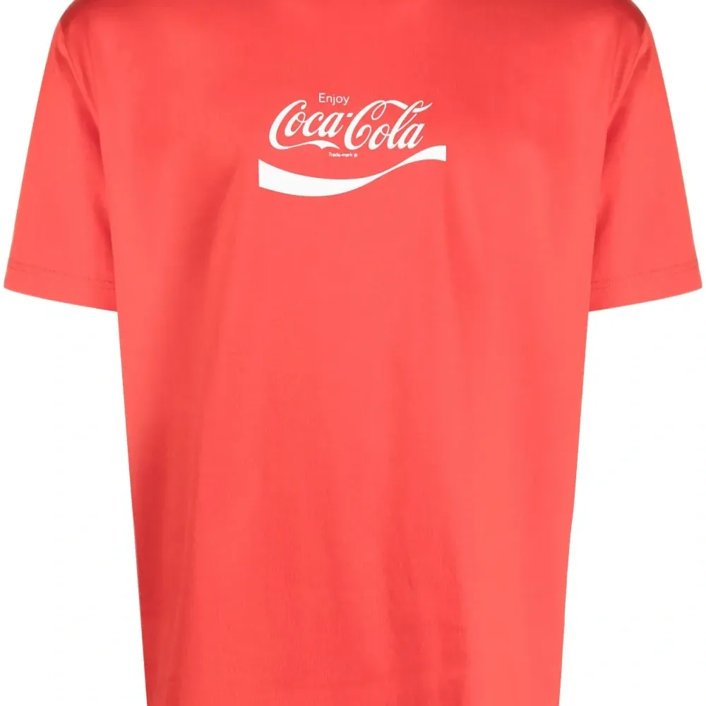 футболка из коллаборации с Coca-Cola