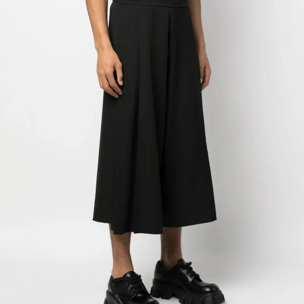 Укороченные брюки широкого кроя