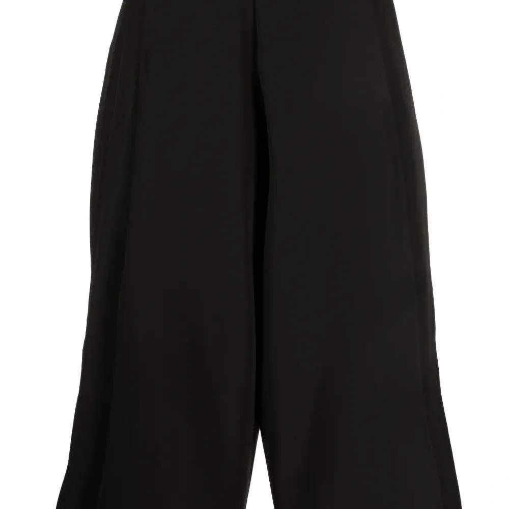 Укороченные брюки широкого кроя