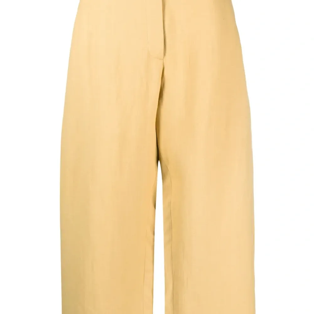 Широкие брюки с завышенной талией