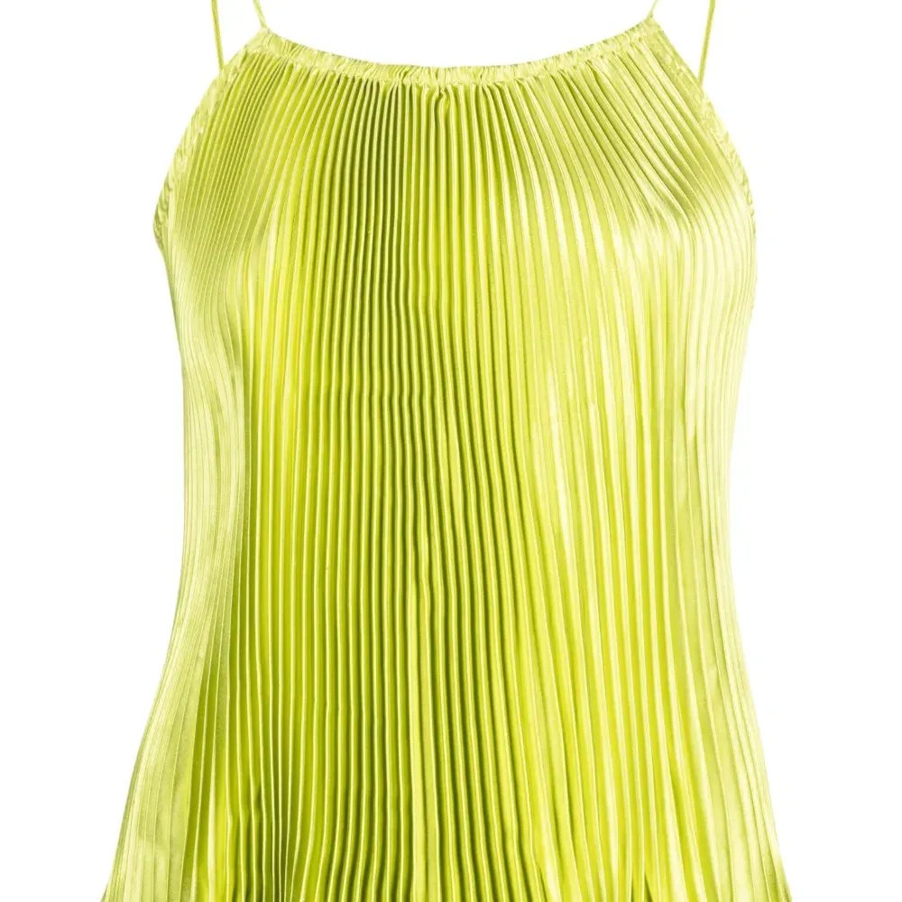 Плиссированная блузка без рукавов