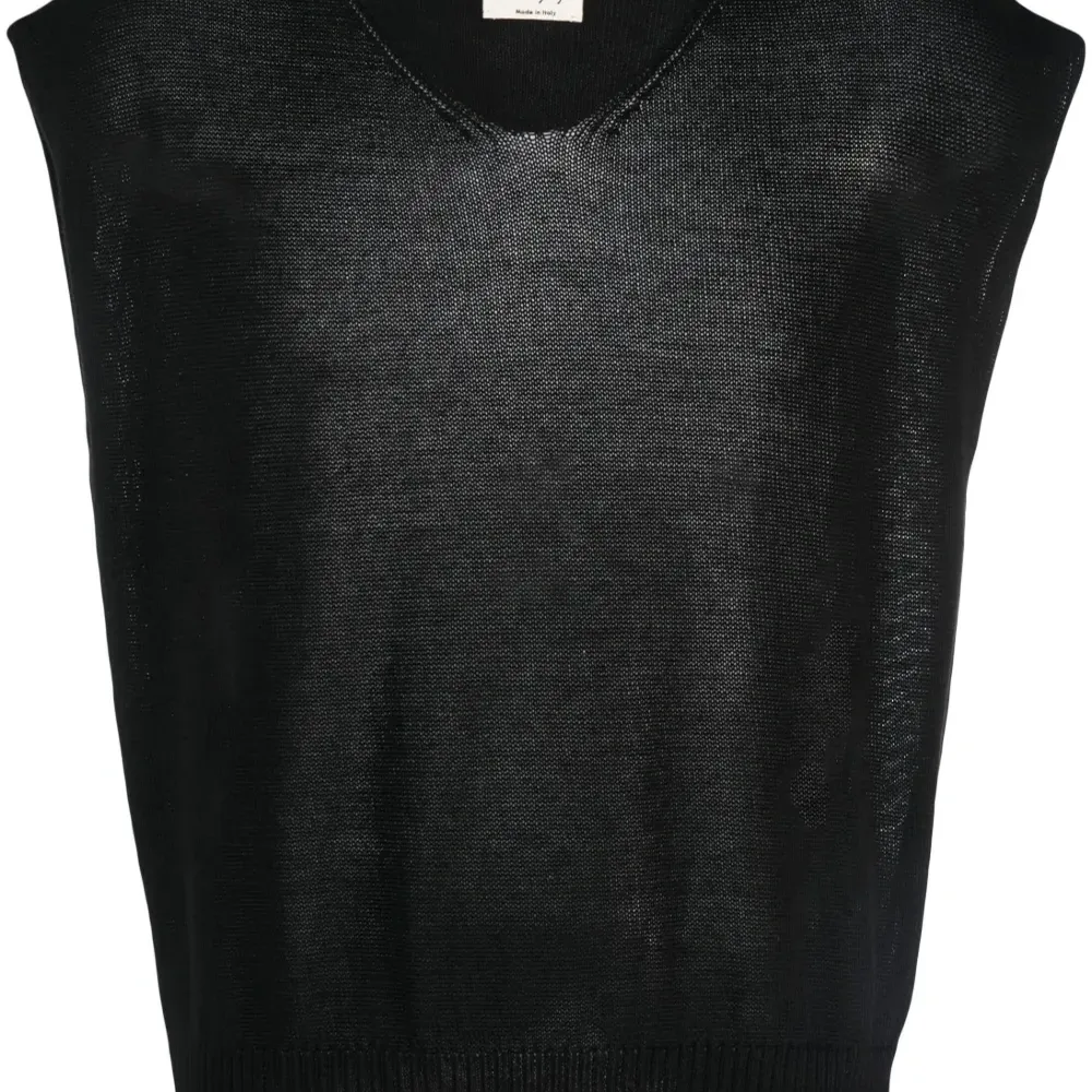 Топ без рукавов с U-образным вырезом