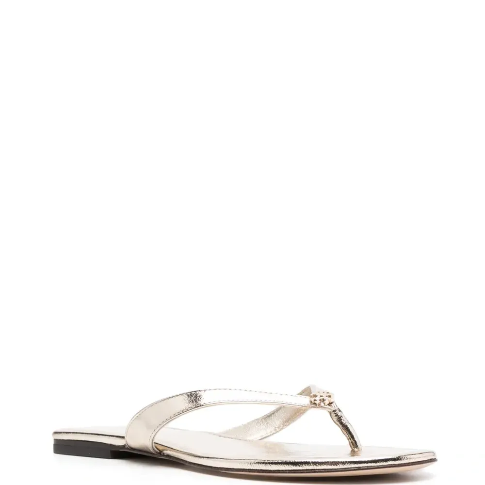 Шлепанцы на плоской подошве Шлепанцы на плоской подошве