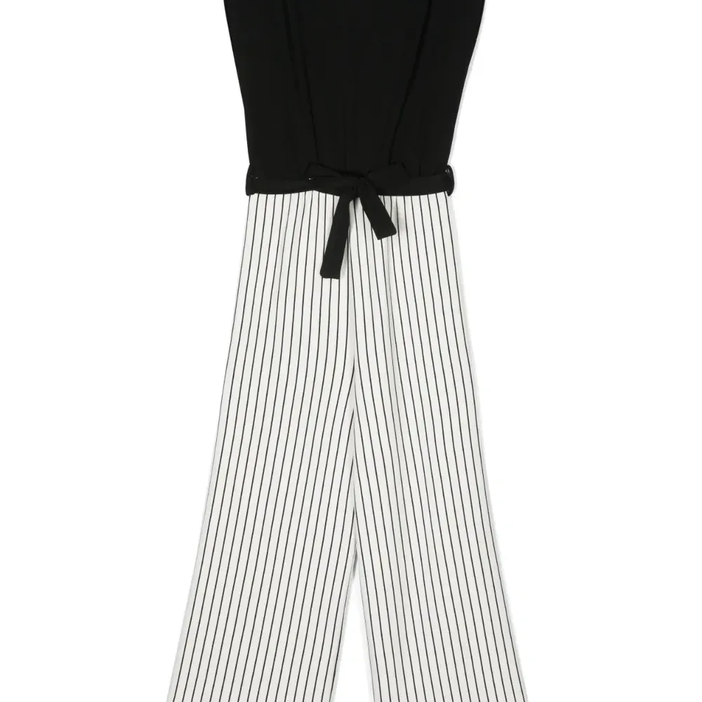 Полосатый комбинезон широкого кроя с поясом