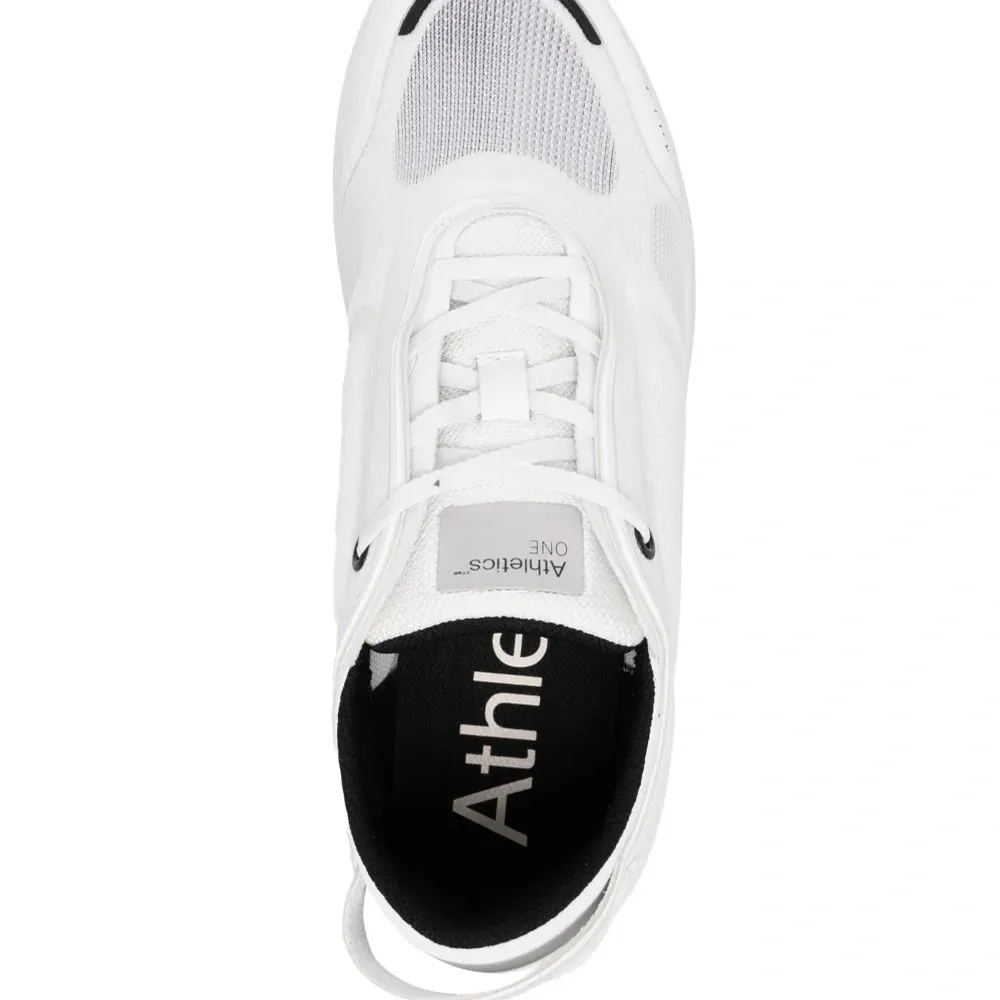 кеды с нашивкой-логотипом