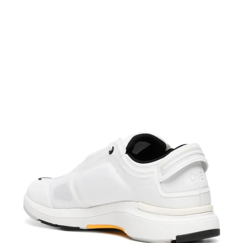 кеды с нашивкой-логотипом