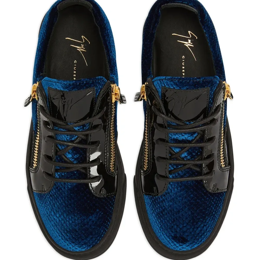 Кроссовки Gail