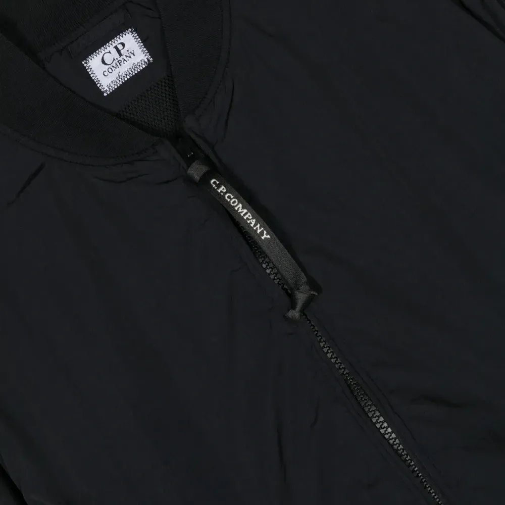 Бомбер на молнии