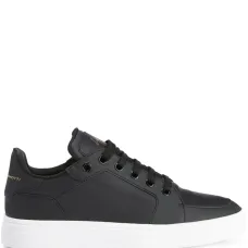 Кеды с перфорацией