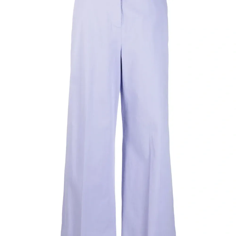 Расклешенные брюки с завышенной талией