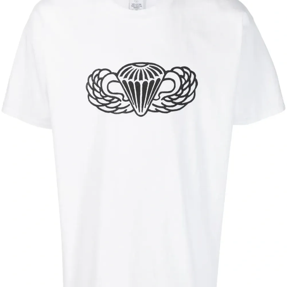 Футболка с графичным принтом