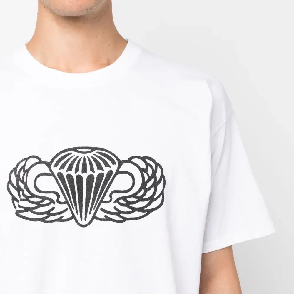 Футболка с графичным принтом