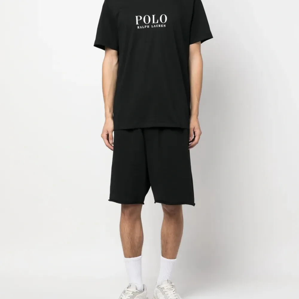 Футболка с логотипом