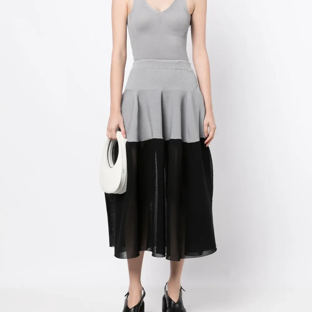 Боди в рубчик с V-образным вырезом