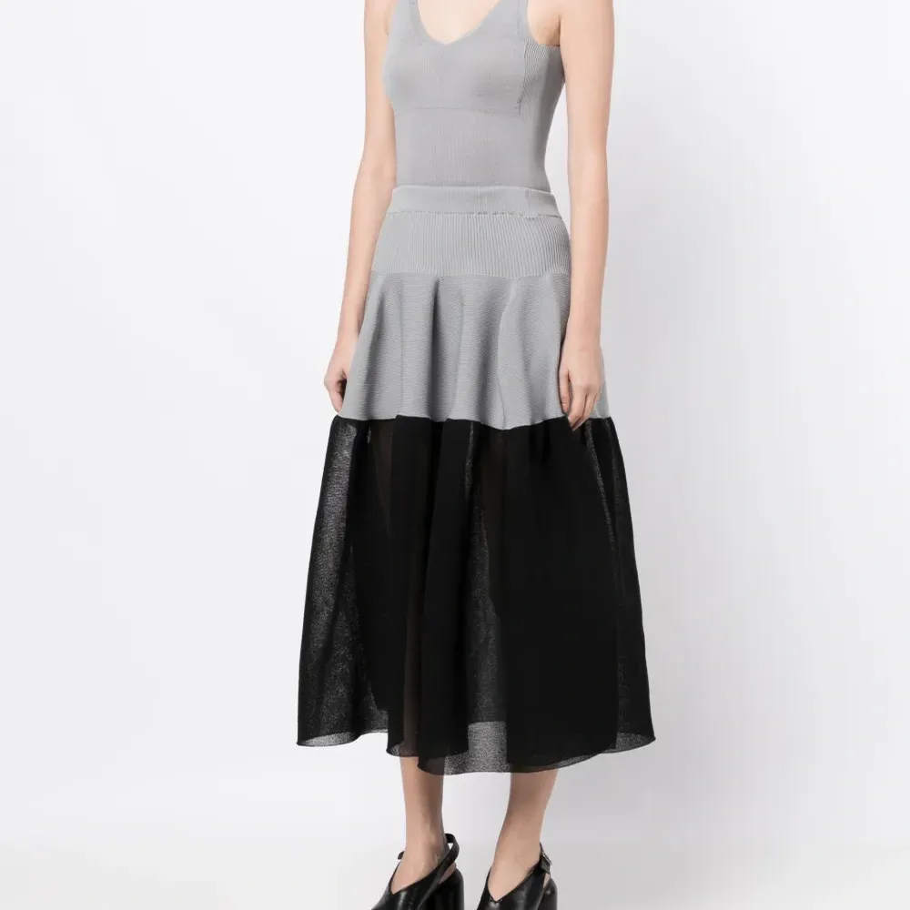 Боди в рубчик с V-образным вырезом