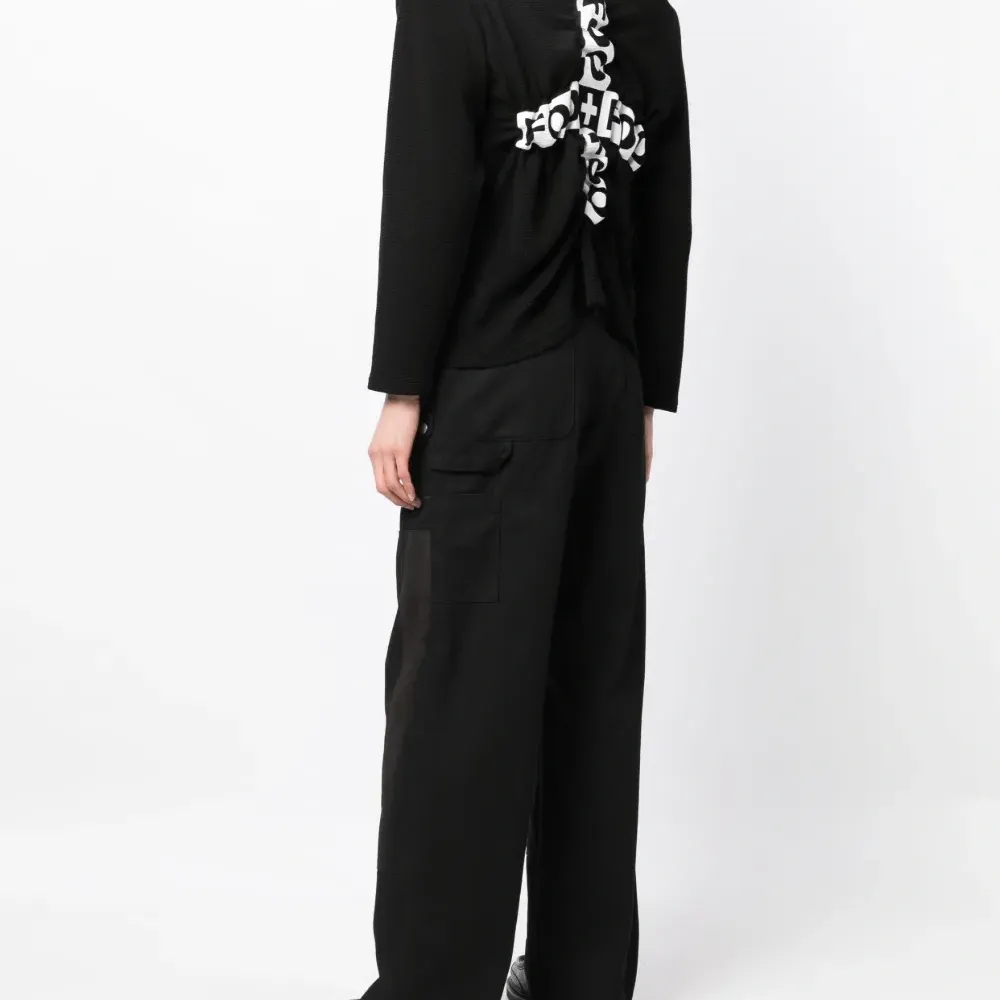 Футболка с длинными рукавами и логотипом