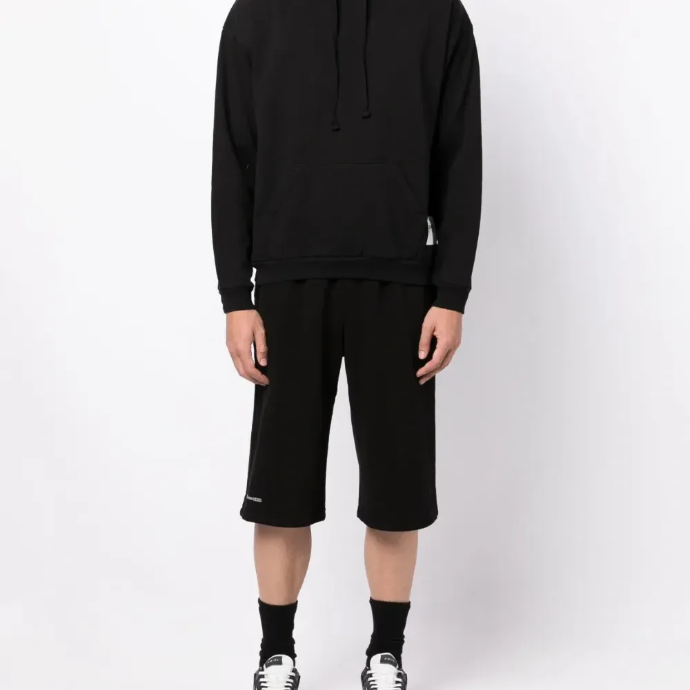 Худи с кулиской и нашивкой-логотипом