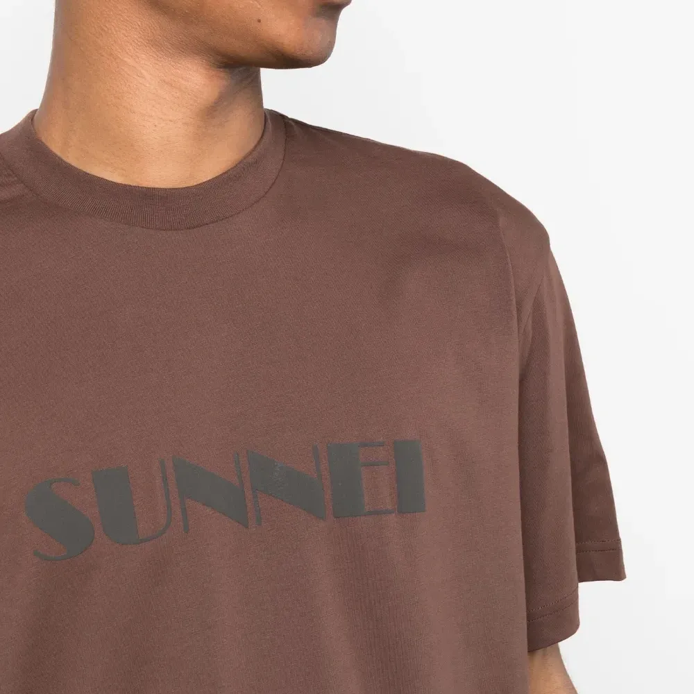 Футболка с логотипом