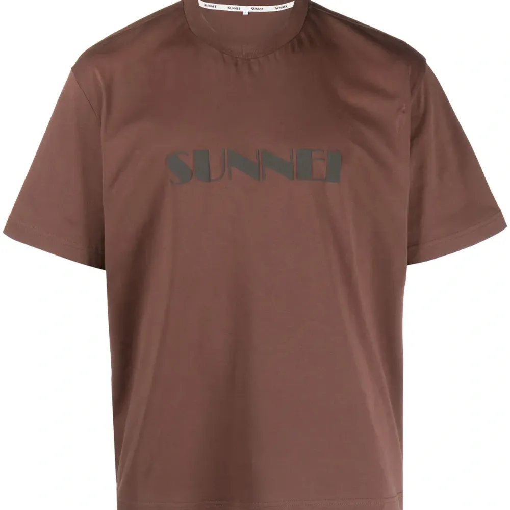 Футболка с логотипом