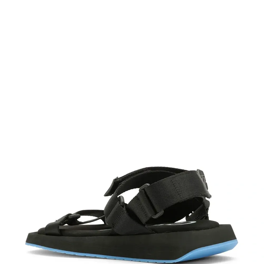 Сандалии с ремешками