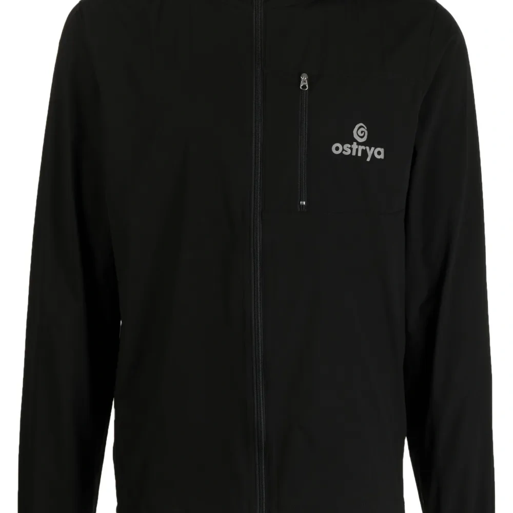 Куртка с капюшоном и логотипом