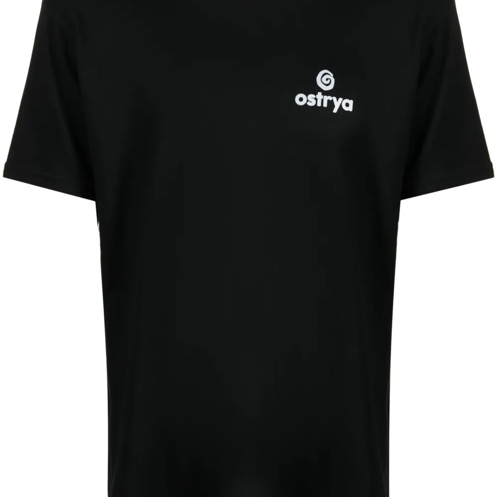 Футболка с логотипом