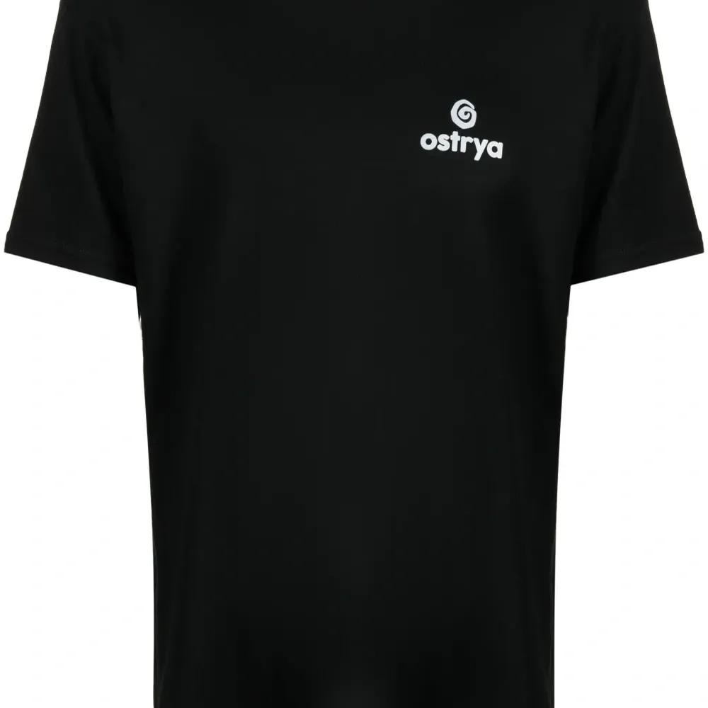 Футболка с логотипом