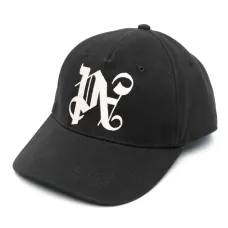 Кепка с вышитой монограммой
