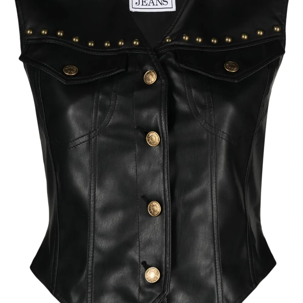 Жилет с заклепками