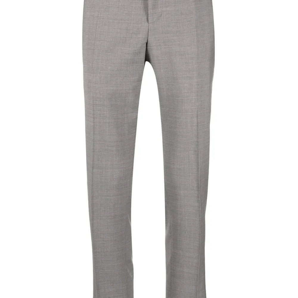 Зауженные брюки строгого кроя Зауженные брюки строгого кроя