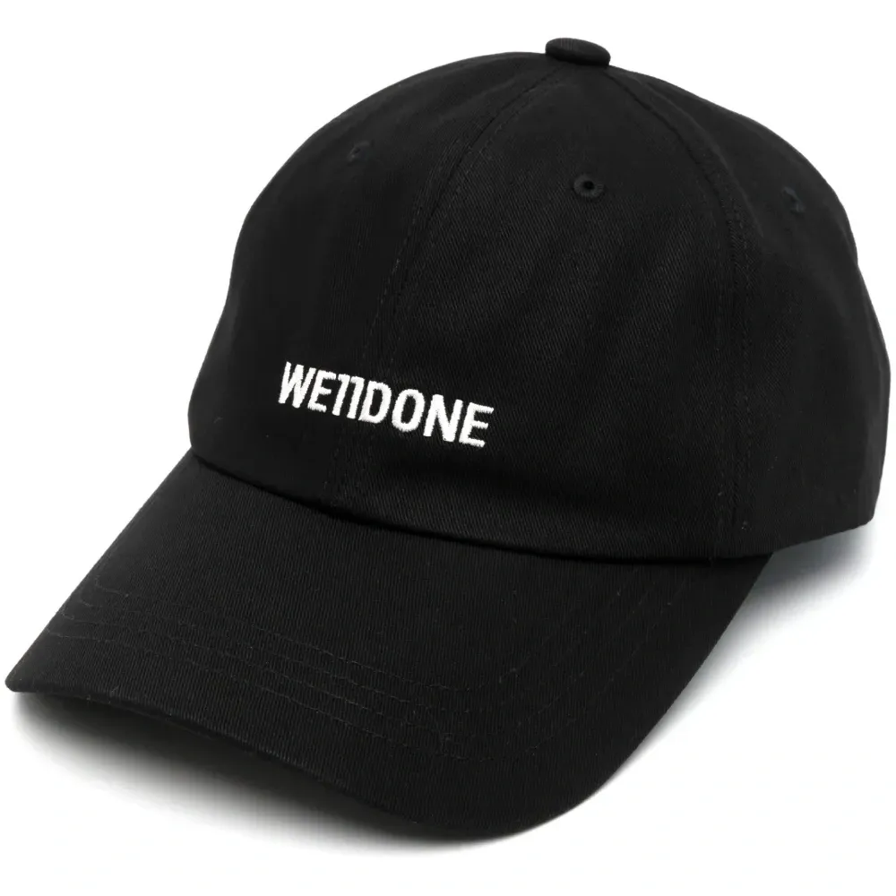 Бейсболка с вышитым логотипом