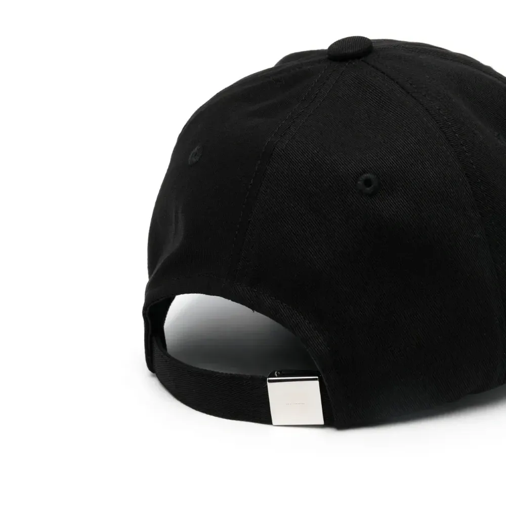 Бейсболка с вышитым логотипом