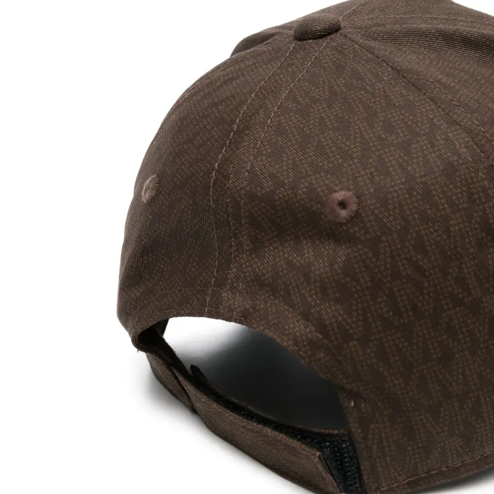 Бейсболка с логотипом