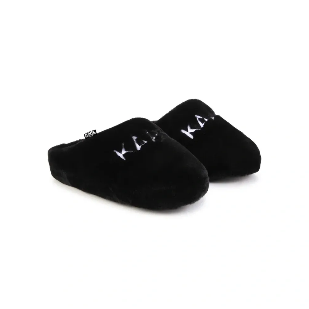 Слиперы с искусственным мехом и вышитым логотипом Слиперы с искусственным мехом и вышитым логотипом