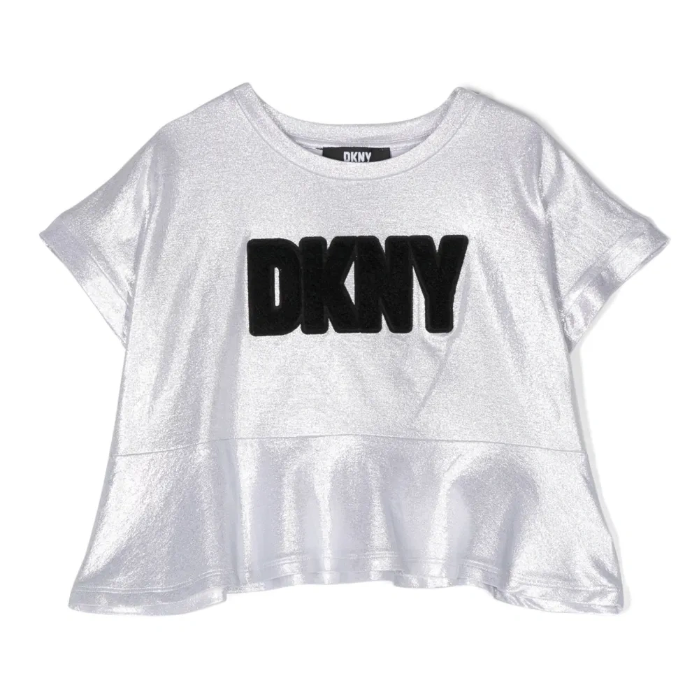 Футболка с вышитым логотипом