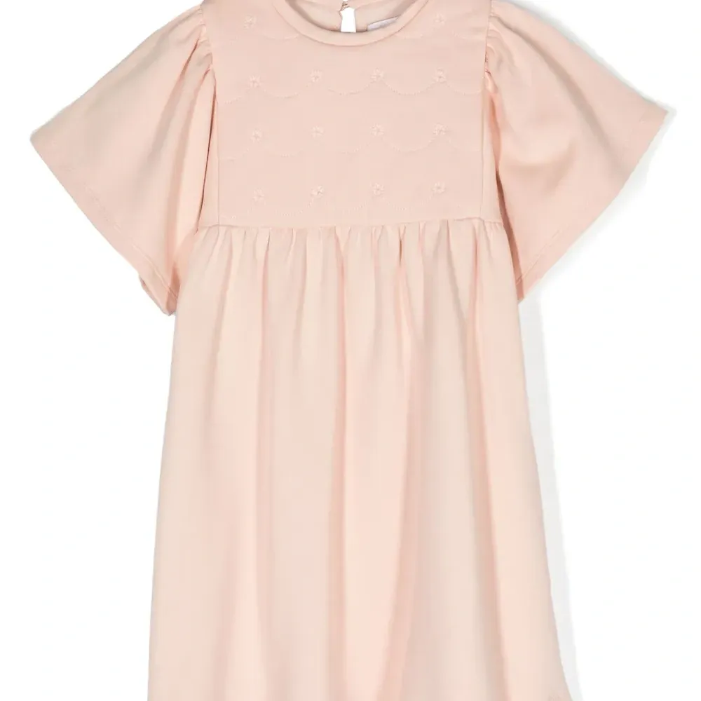 Платье с вышивкой