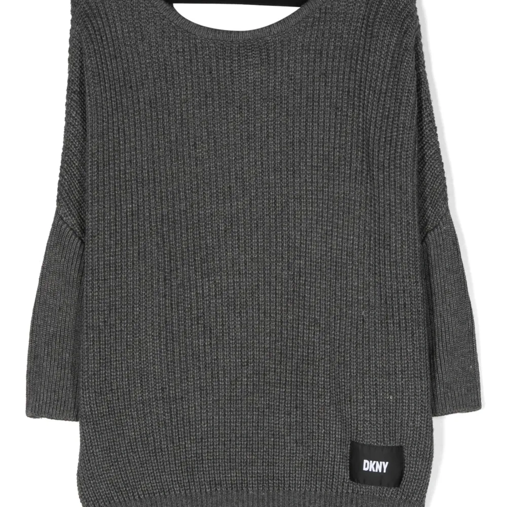 Джемпер с нашивкой-логотипом