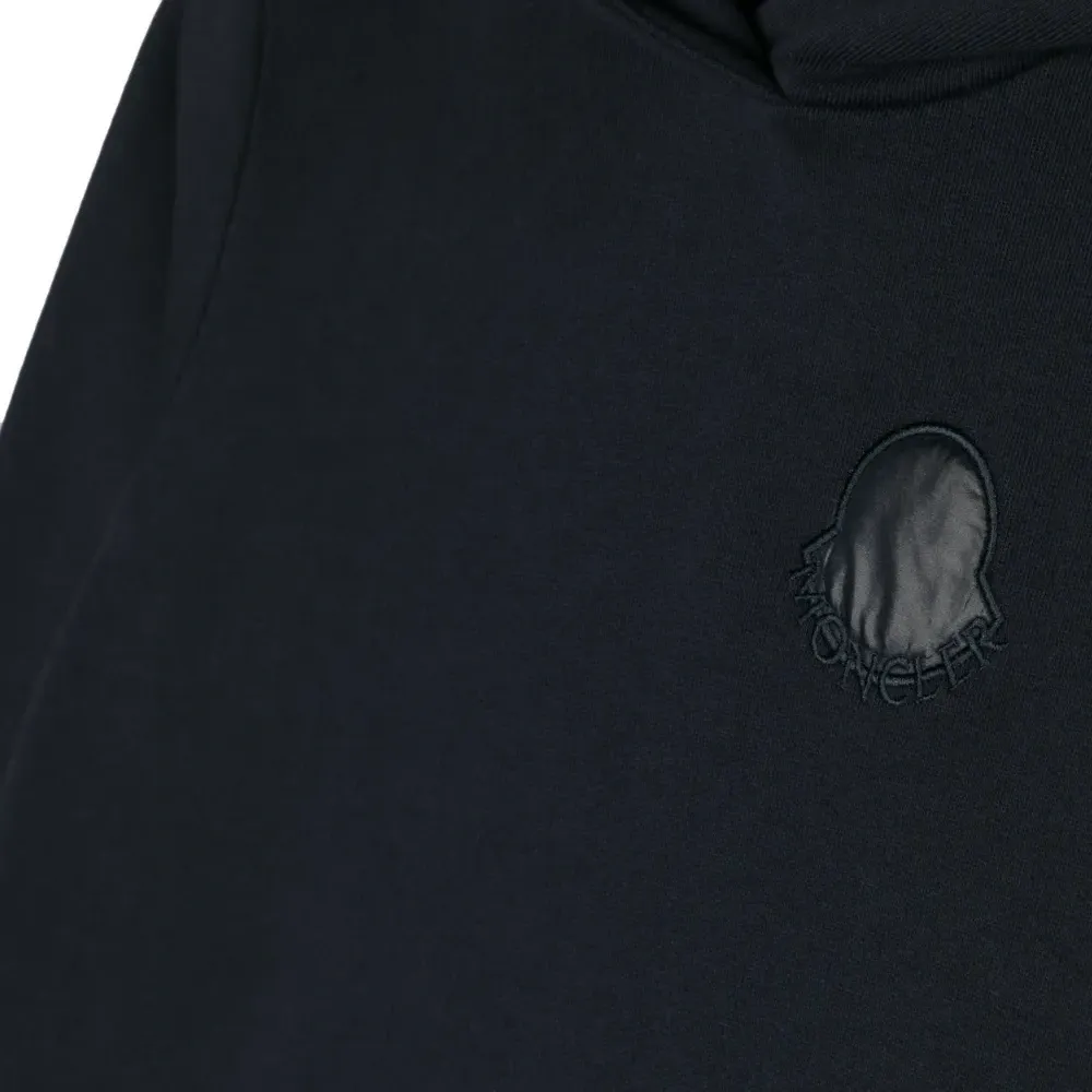 Длинное платье с капюшоном