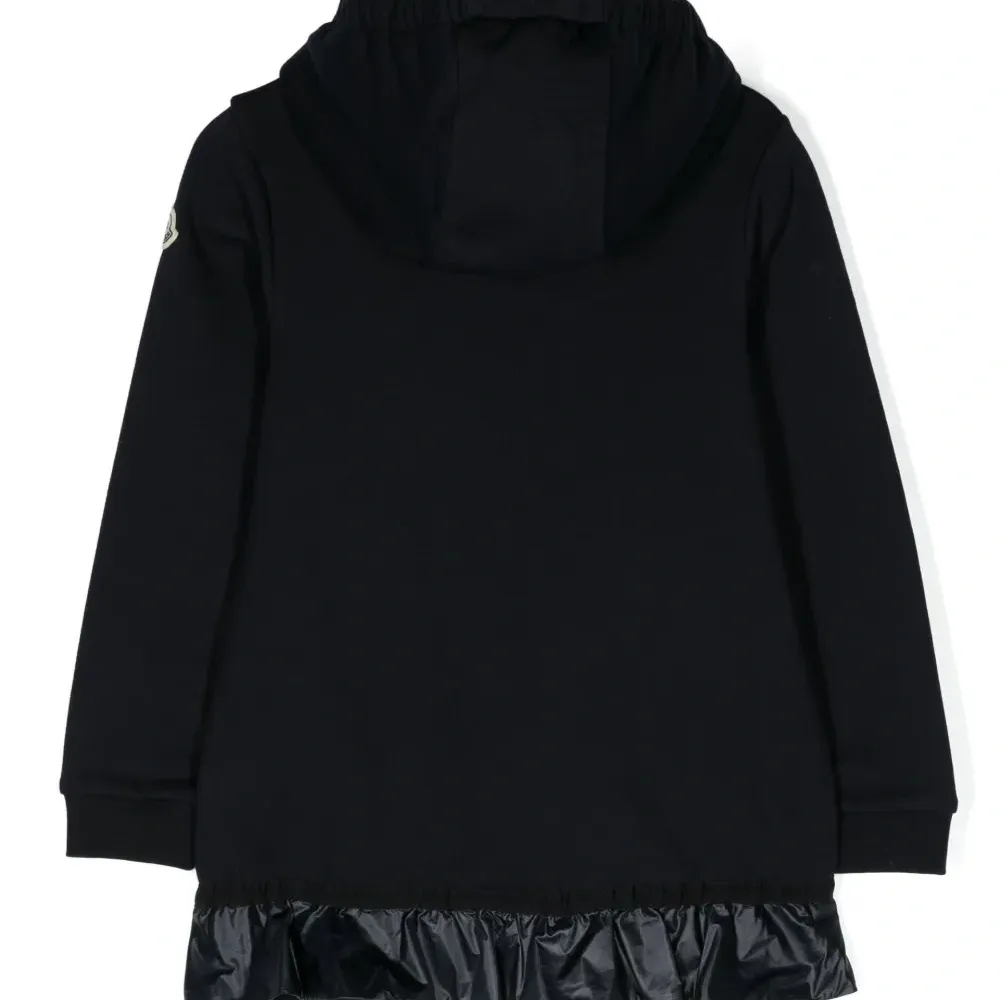 Длинное платье с капюшоном