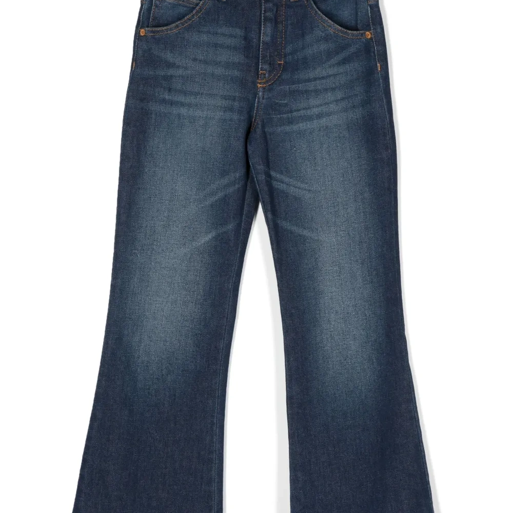 Расклешенные джинсы с вышитым логотипом