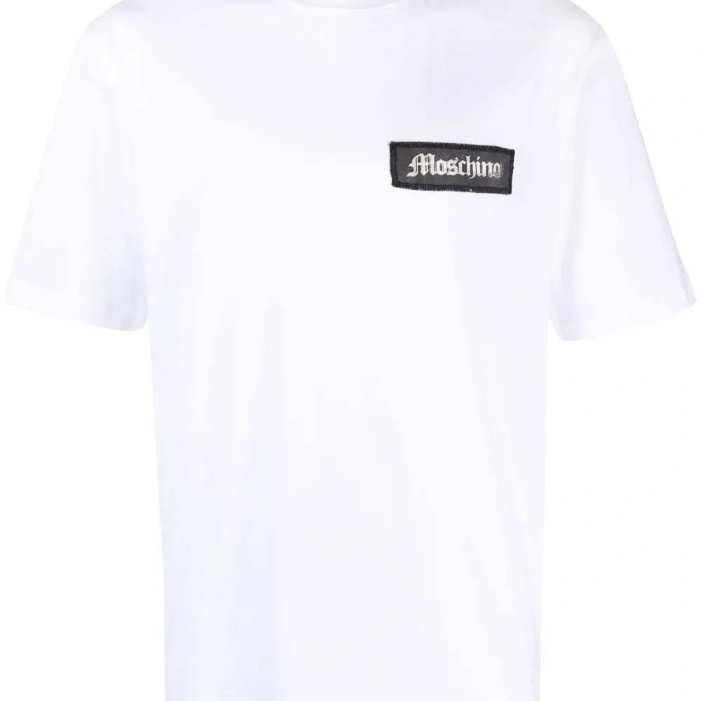 Футболка с нашивкой-логотипом