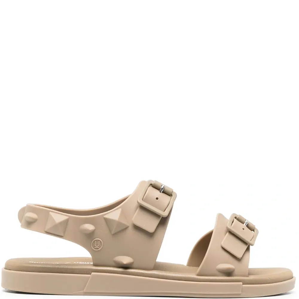 Сандалии с заклепками-шипами