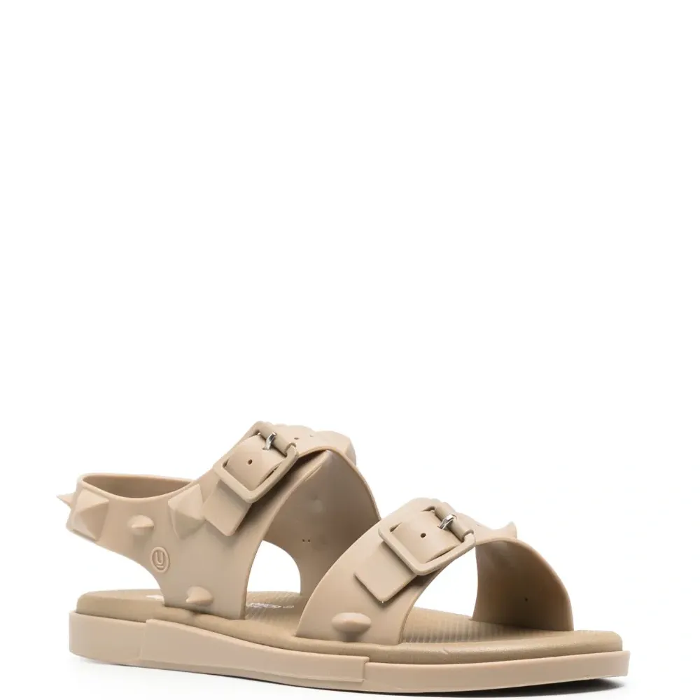 Сандалии с заклепками-шипами