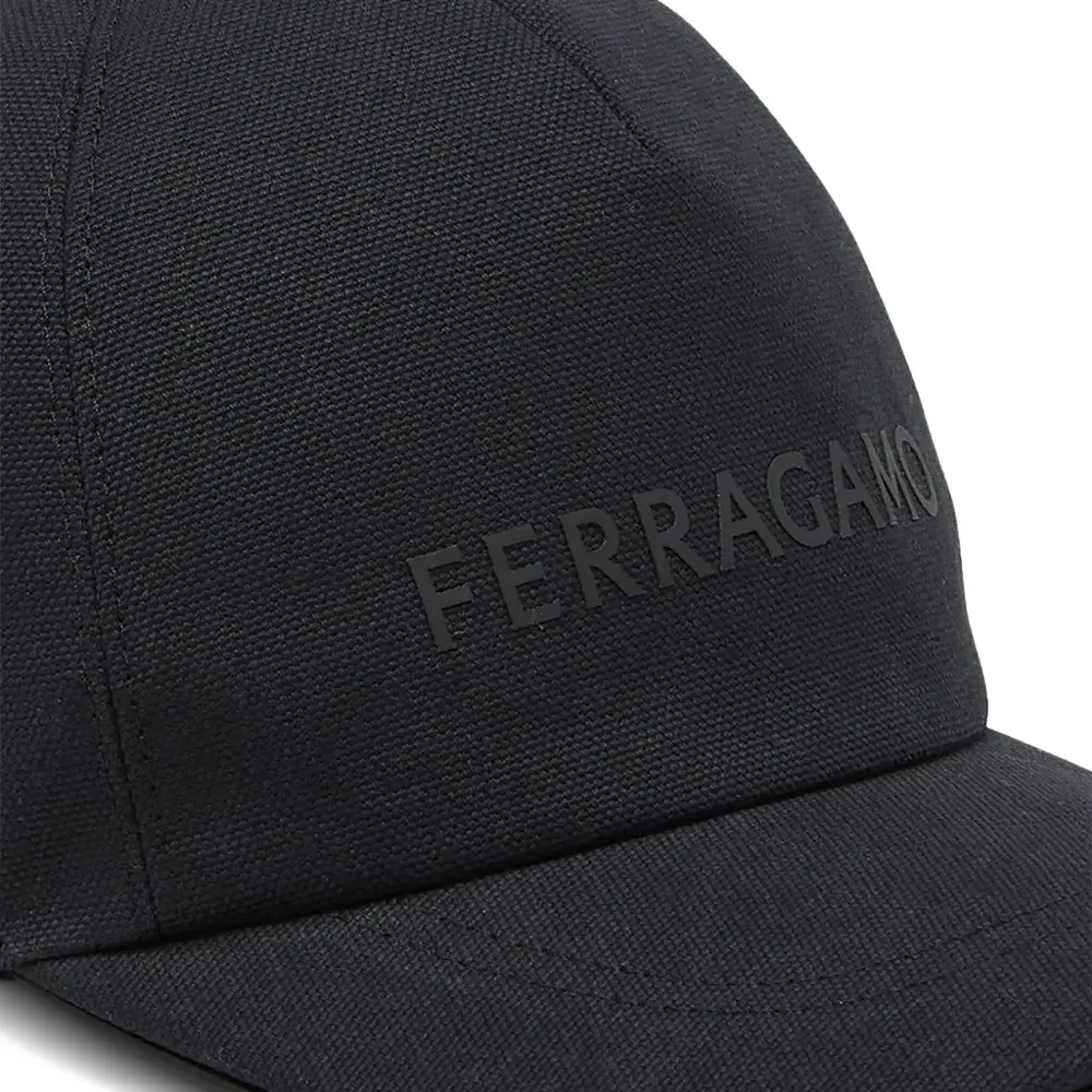 Бейсболка с логотипом