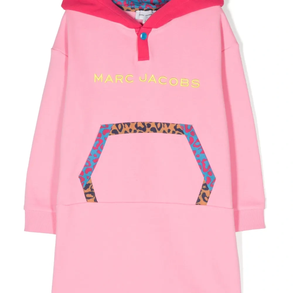 Платье с капюшоном и вышитым логотипом