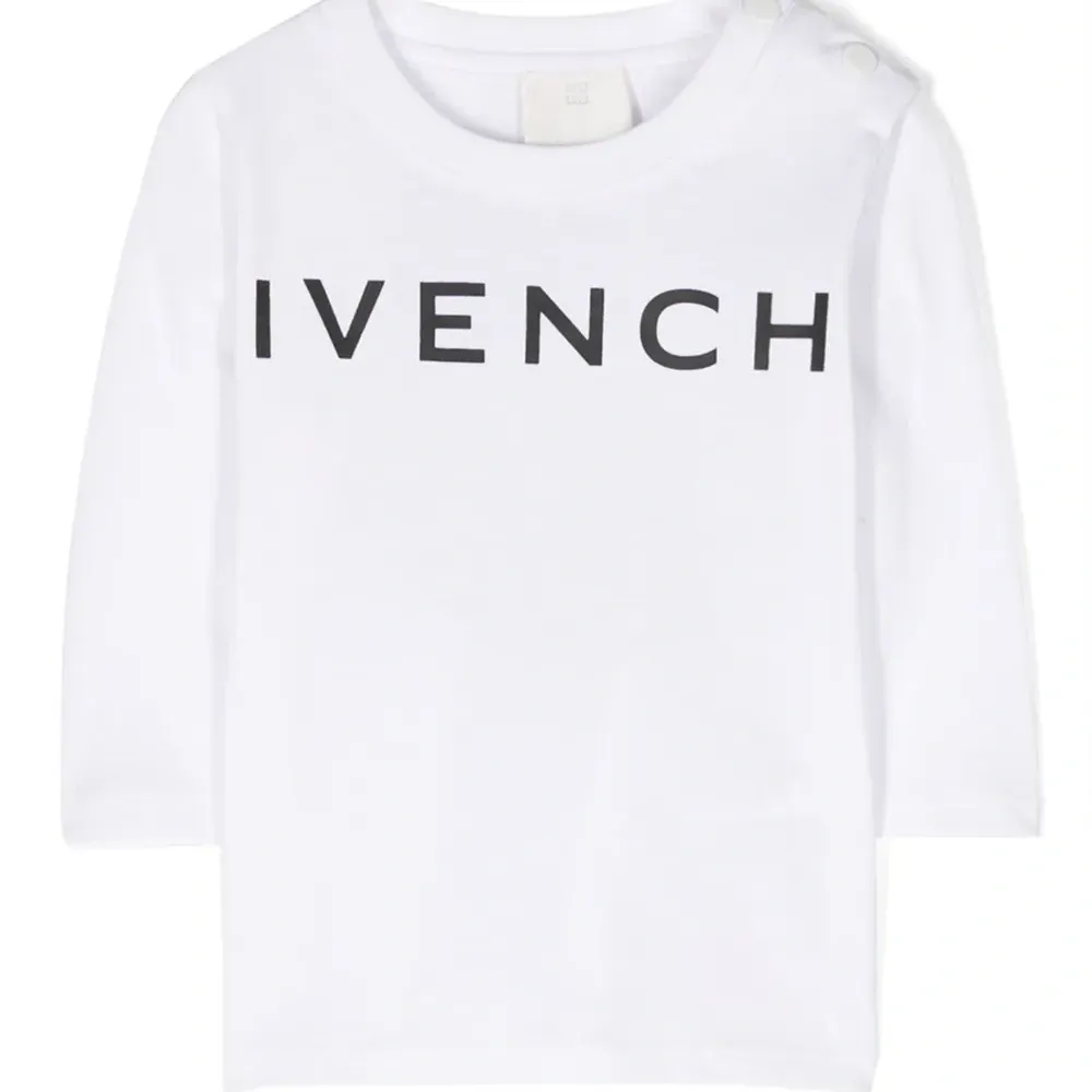 Футболка с логотипом