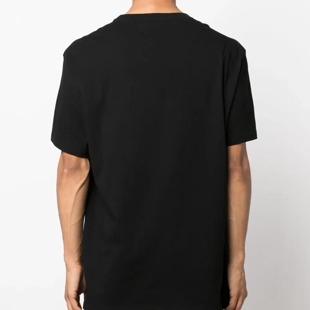 Футболка с вышитым логотипом